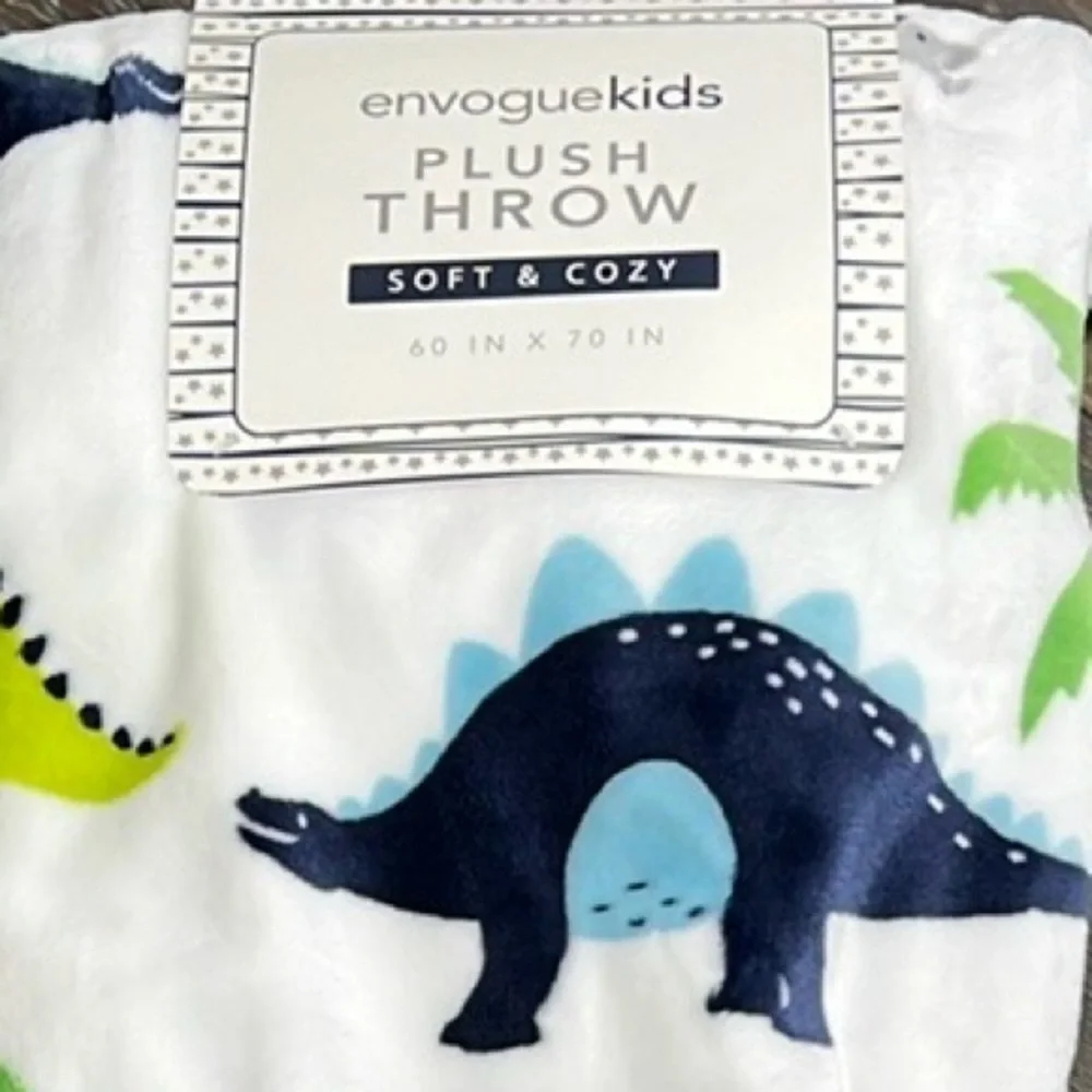Envogue Kids - ‘Dinosaurs’ plush throw. 60” x 70”. NWT.